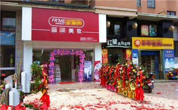 「店面风水知识」新店开业仪式第一知 2018-12-31 最近有多位朋友和客户询问新店开张需要注意哪些问题？说实话，一言两语难以言尽！新店经营成败如何？除了风···