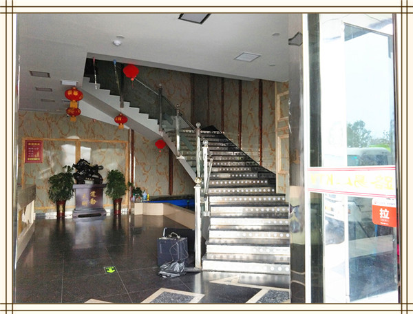 江苏南通风水师姜军经营场所会所风水考察集锦 2018-10-09 易经风水学很重视所属之地（就是你长期生活、工作、休息、决策和思考等地方或场所）的内部、外部环境的风水···