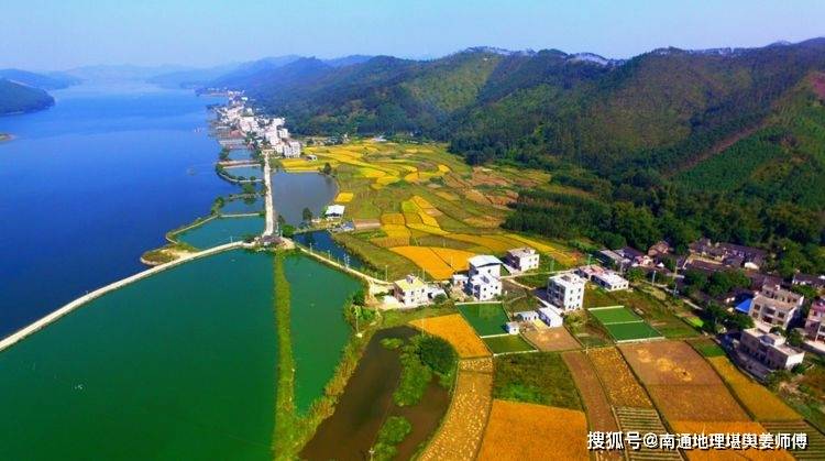 太公相宅国学，到底是人杰地灵、还是地灵人杰呢 2023-04-09 当什么地方出人才、人杰、人物等，就会引起很多人的重视和兴趣！那很多人就会第一时间想知道这些人，来自哪里？所以人们就说了：人杰地灵啊，或是地灵人杰之类的肯定词、议论词。事实上，经过历史和现今相关专家的验证：“地灵才会人杰”。一般认为地灵是因、是为根基；人杰是果，是为现象。“地灵”决定“人杰”，反之出人