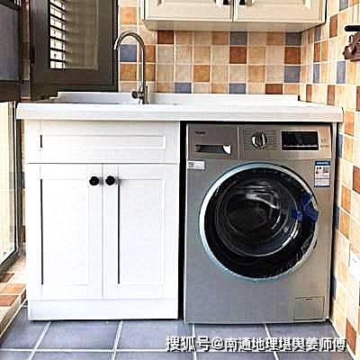 阳台上的水池是怎样影响到你家风水的？ 2023-05-25 很显然，现在的很多小区住宅里，为了生活方便常会在阳台上会安装两个水池，或有的会安装一个或不安装，应该···