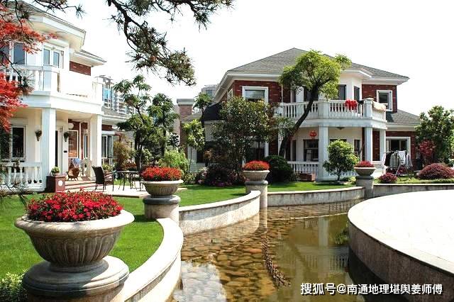 风水师傅说别墅院子改造有窍门 2023-05-09 风水师傅经常看到一些风水，因觉得有一定的代表性或者这个风水案例对一些住宅朋友能有所帮助，就会拿出来聊···